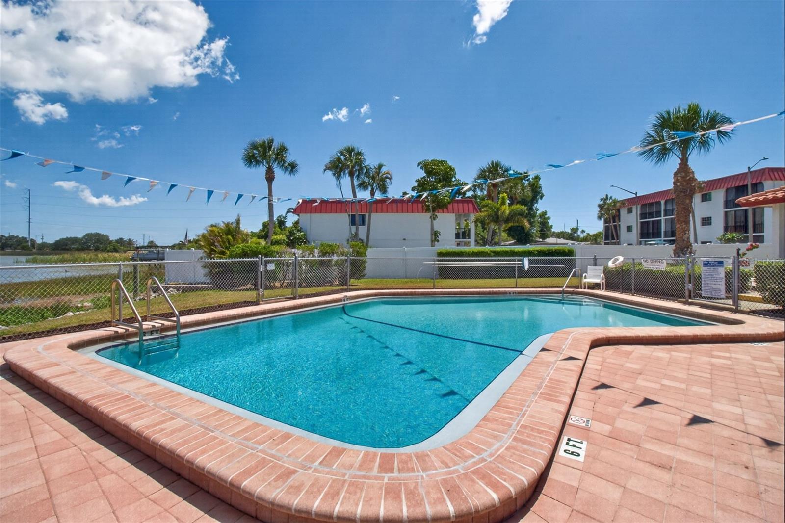 10550 VILLAGE DR #104, SEMINOLE, FL, 33772