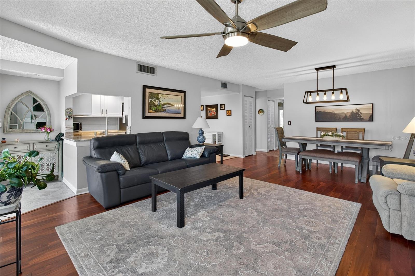 10550 VILLAGE DR #104, SEMINOLE, FL, 33772