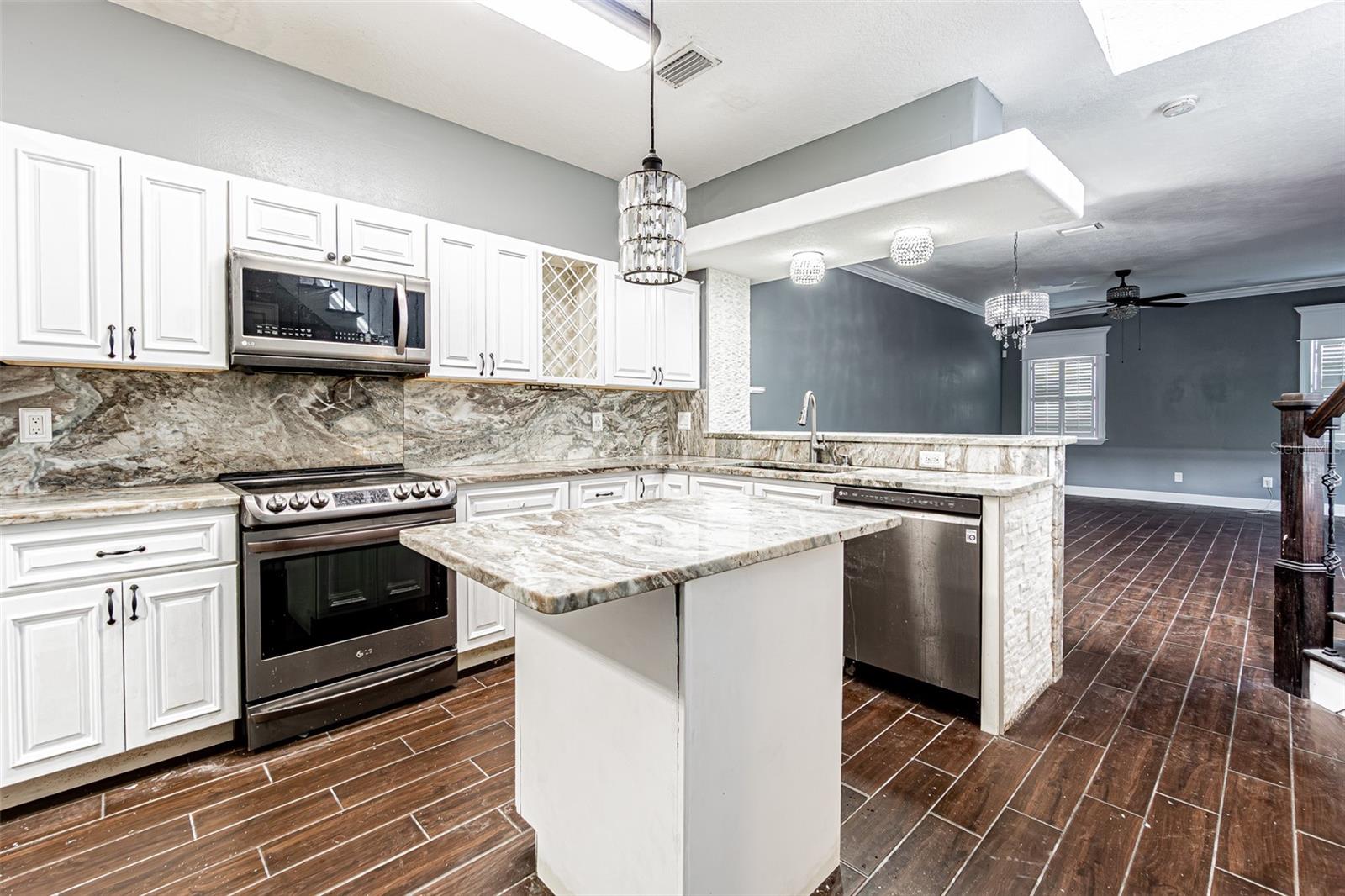 6400 46TH AVE N #3, KENNETH CITY, FL, 33709