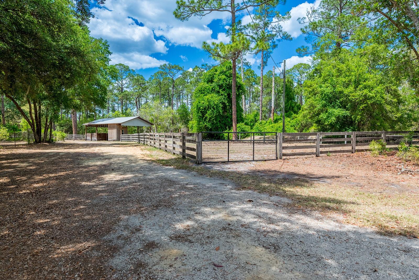 554 S COUNTY ROAD 21, HAWTHORNE, FL, 32640