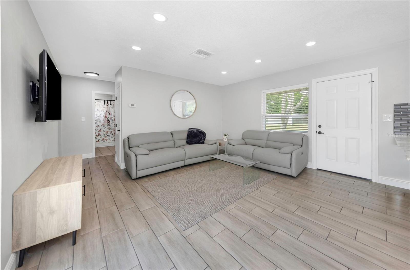 1437 CARLOS AVE, CLEARWATER, FL, 33755