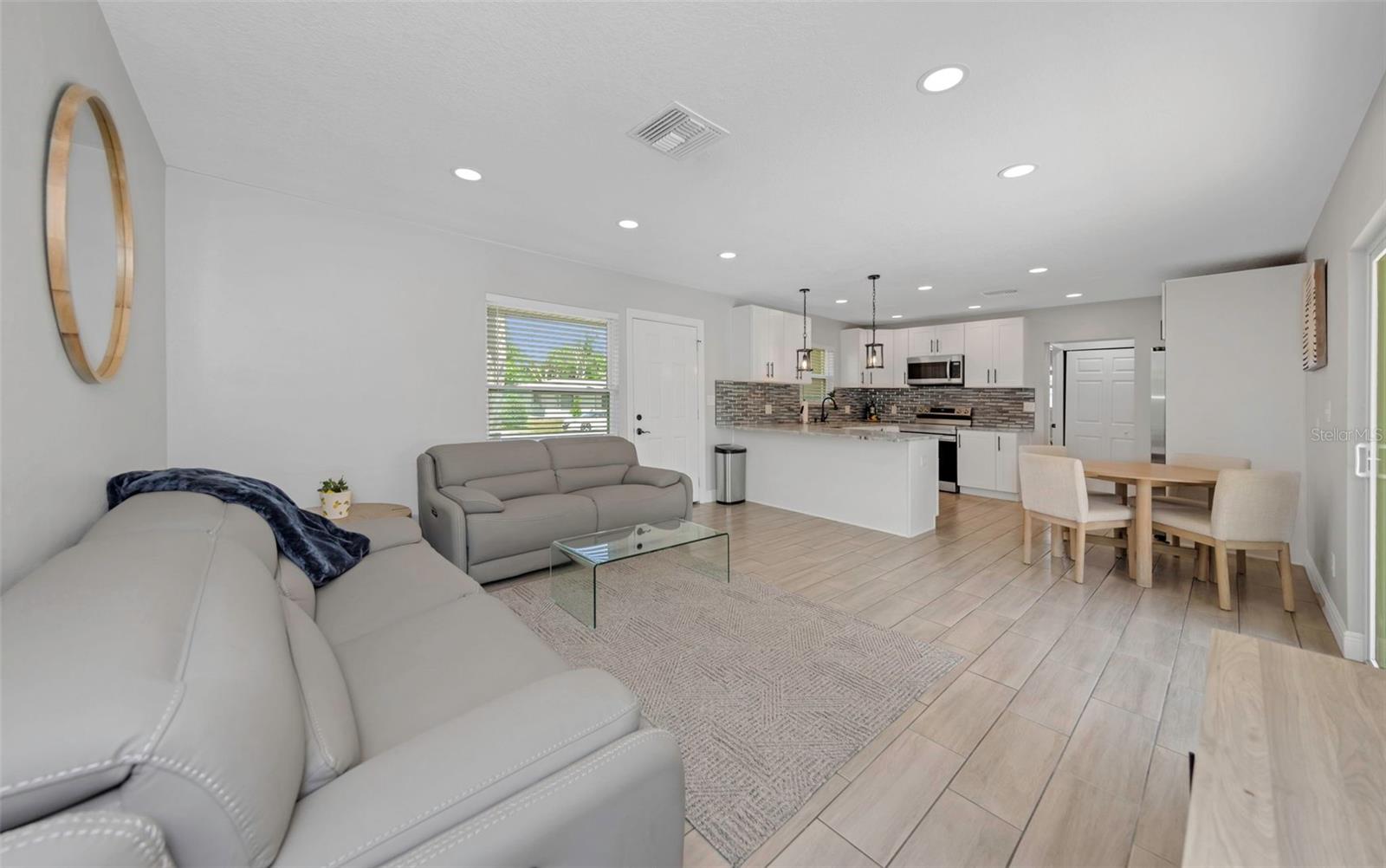 1437 CARLOS AVE, CLEARWATER, FL, 33755