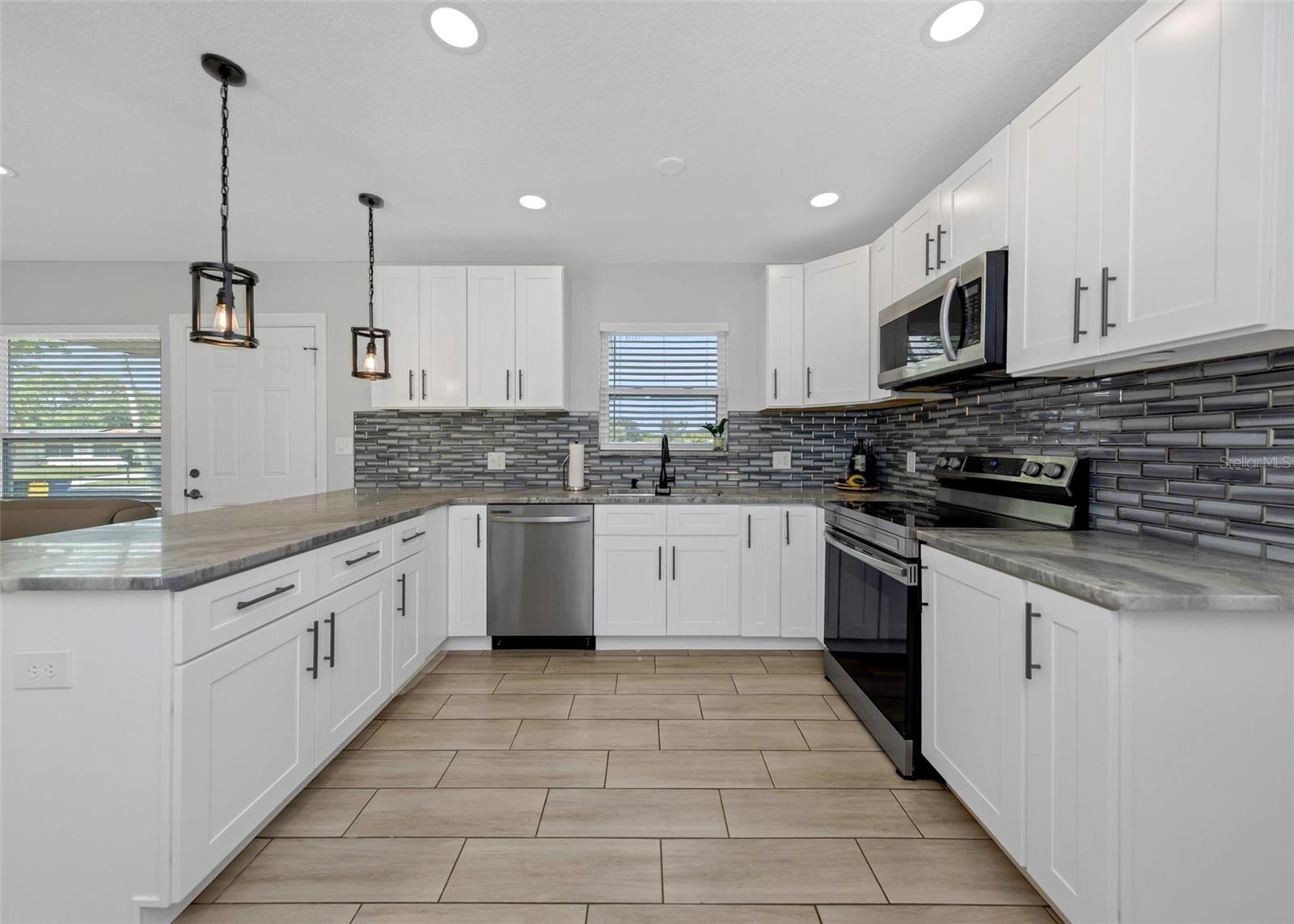 1437 CARLOS AVE, CLEARWATER, FL, 33755