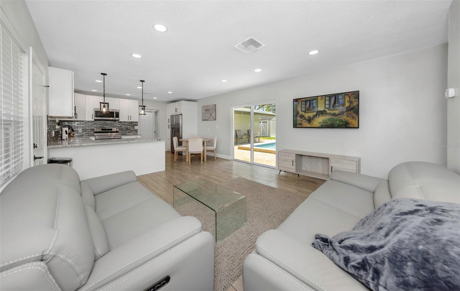 1437 CARLOS AVE, CLEARWATER, FL, 33755