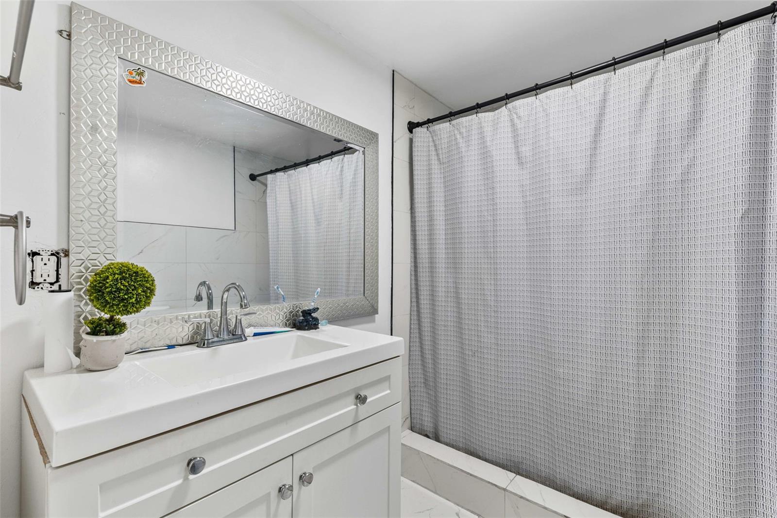 1042 W HILLCREST DR, COCOA, FL, 32922