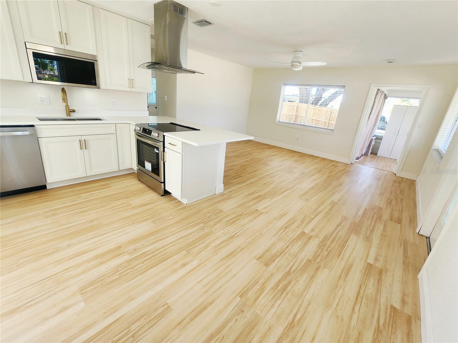 2494 DEL RIO WAY, DUNEDIN, FL, 34698