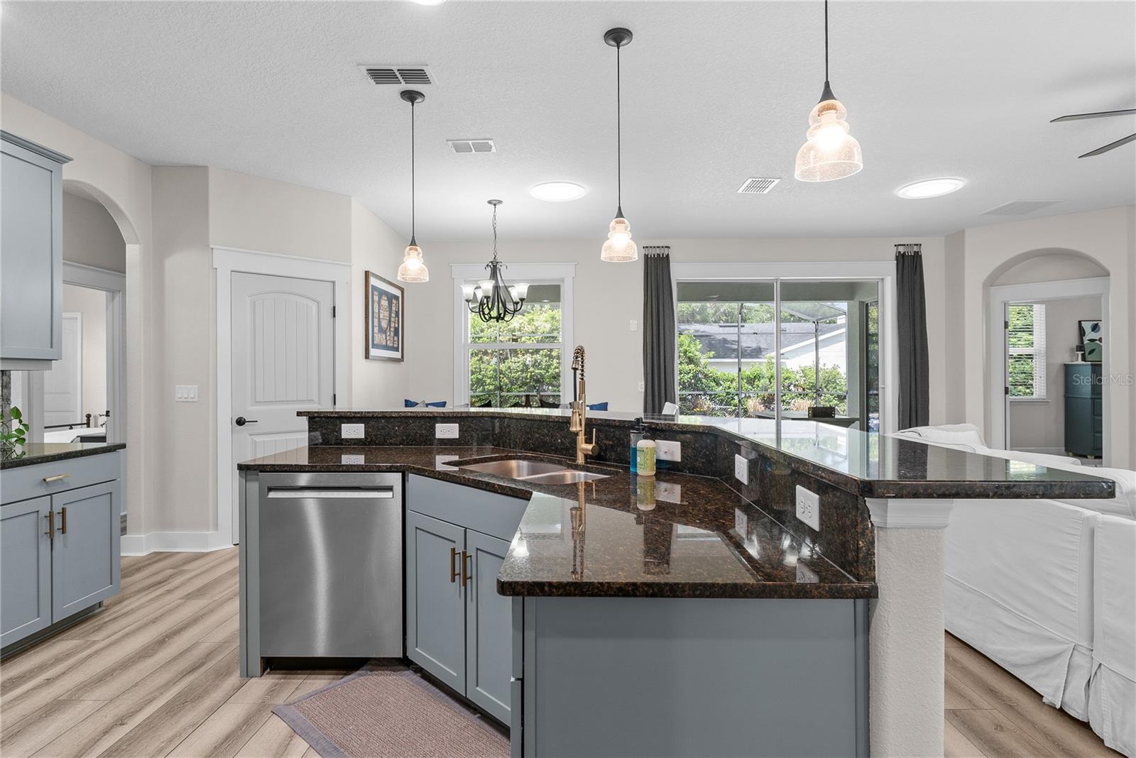 615 LAKE COVE POINTE CIR, WINTER GARDEN, FL, 34787