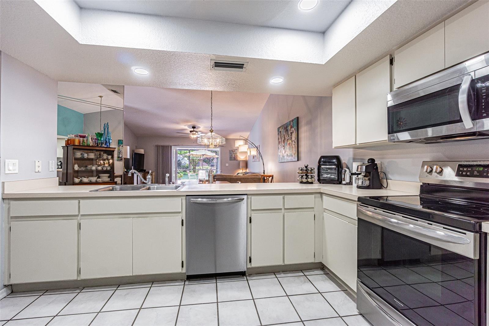 6431 LAURELWOOD DR, ZEPHYRHILLS, FL, 33542