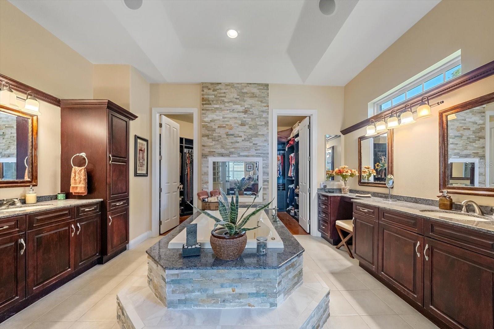 1615 HERITAGE DR, VALRICO, FL, 33594