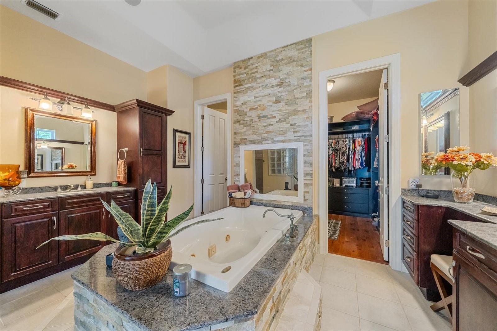 1615 HERITAGE DR, VALRICO, FL, 33594