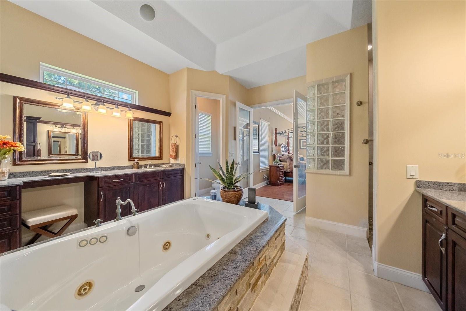 1615 HERITAGE DR, VALRICO, FL, 33594