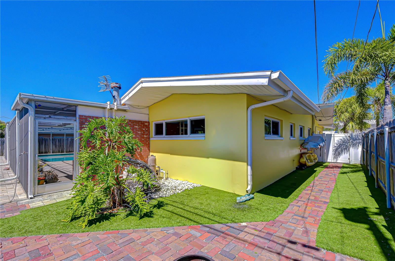 9625 COMMODORE DR, SEMINOLE, FL, 33776