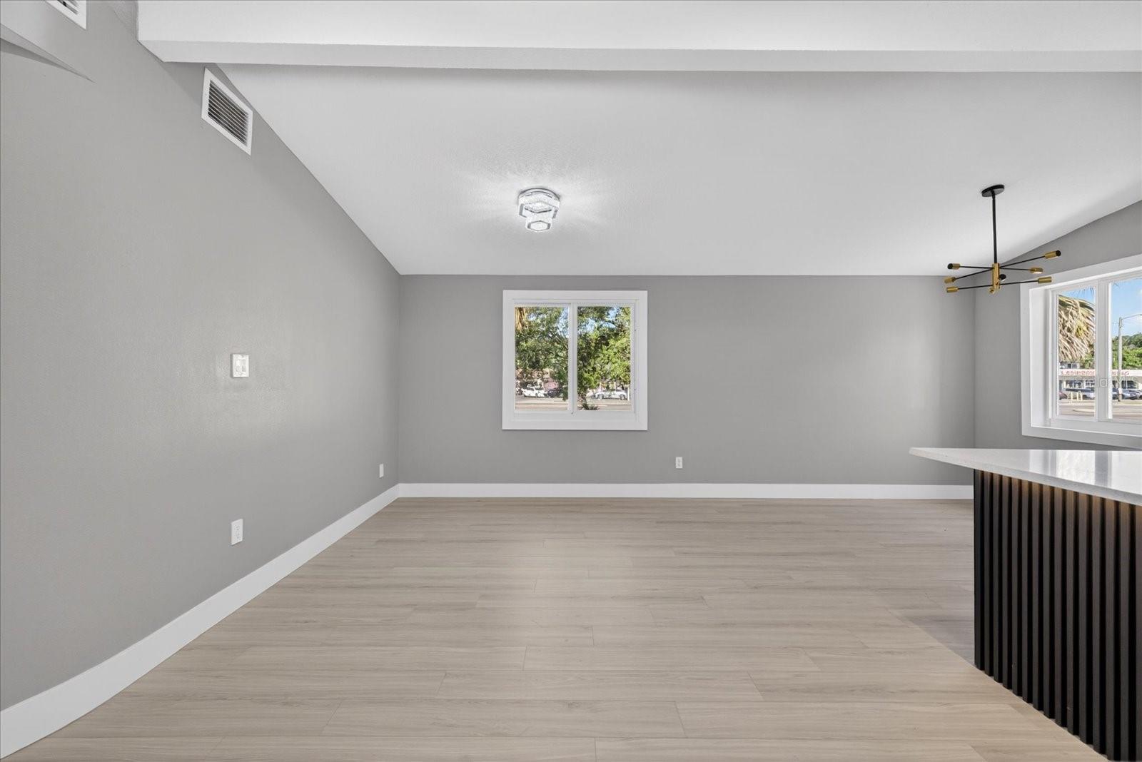 4005 E HENRY AVE, TAMPA, FL, 33610