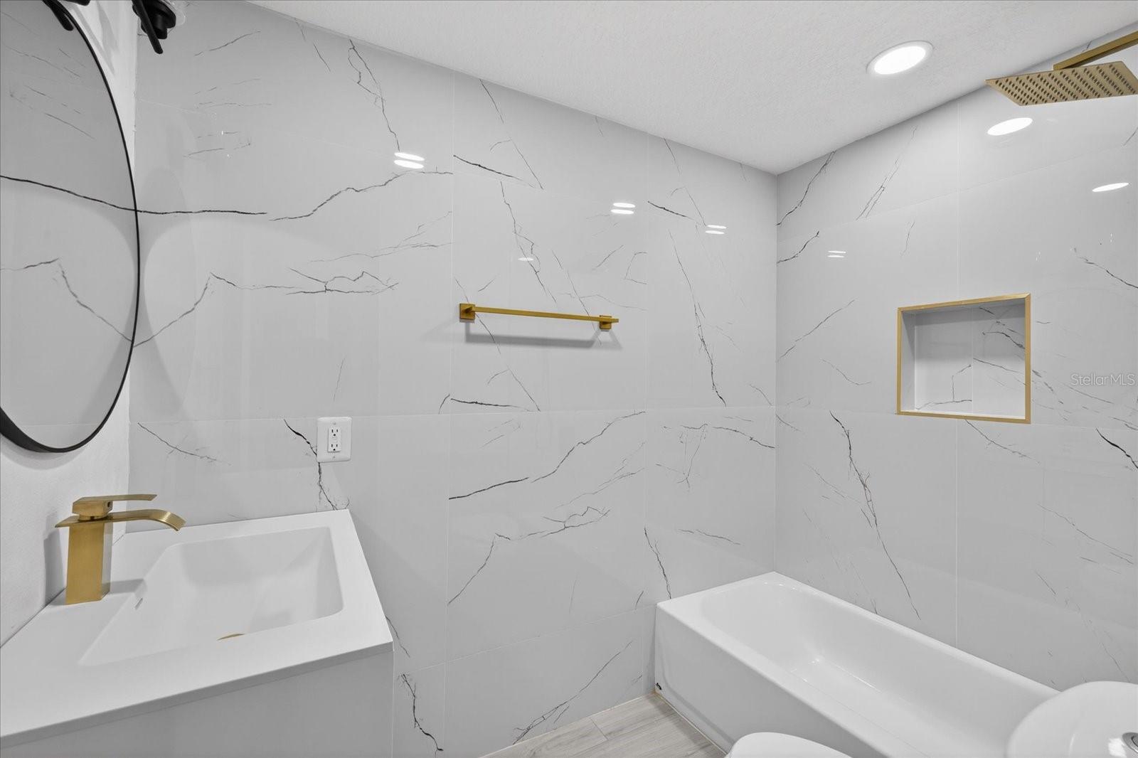 4005 E HENRY AVE, TAMPA, FL, 33610