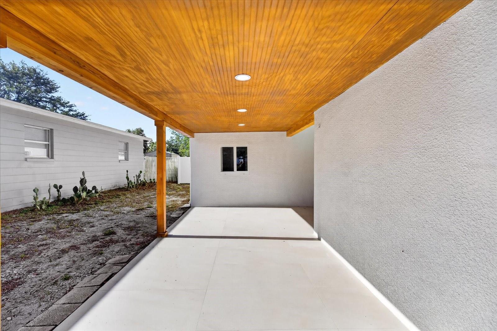 4005 E HENRY AVE, TAMPA, FL, 33610