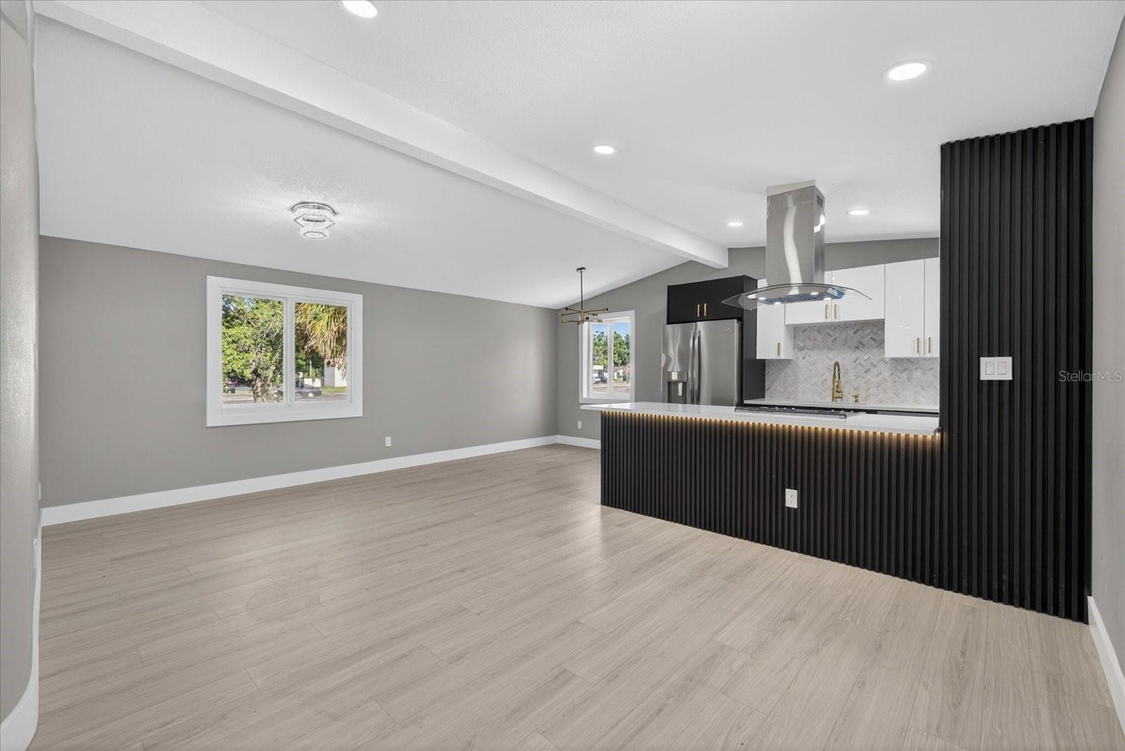 4005 E HENRY AVE, TAMPA, FL, 33610