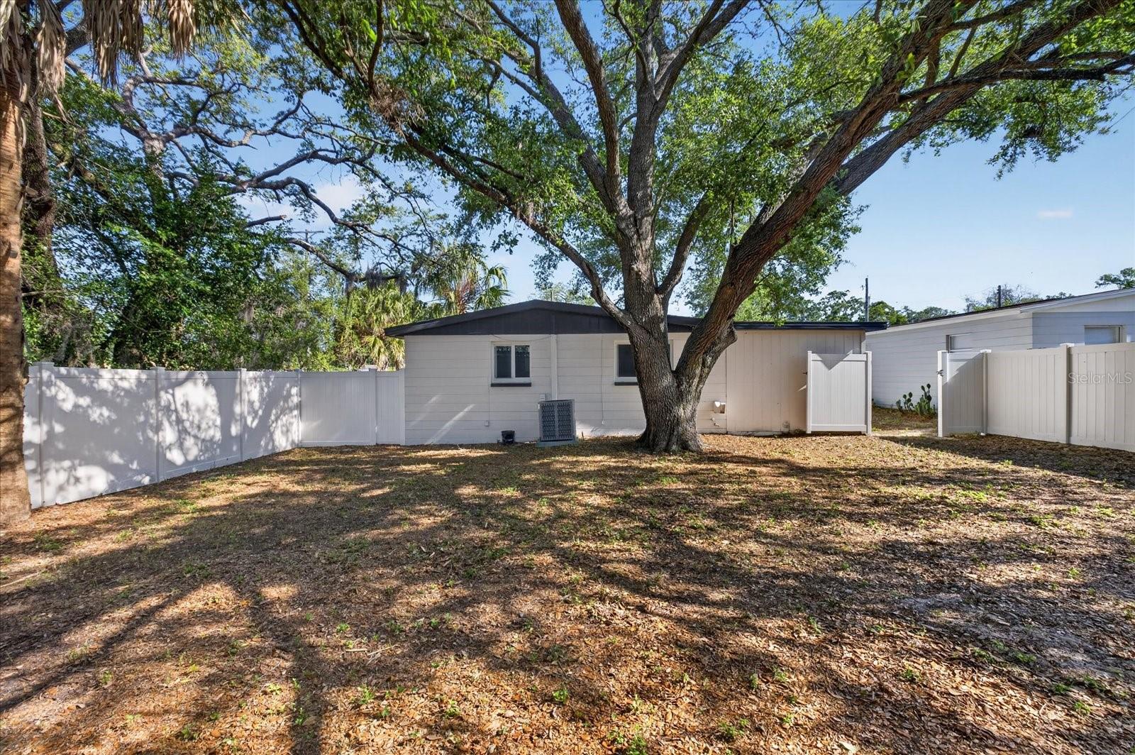 4005 E HENRY AVE, TAMPA, FL, 33610