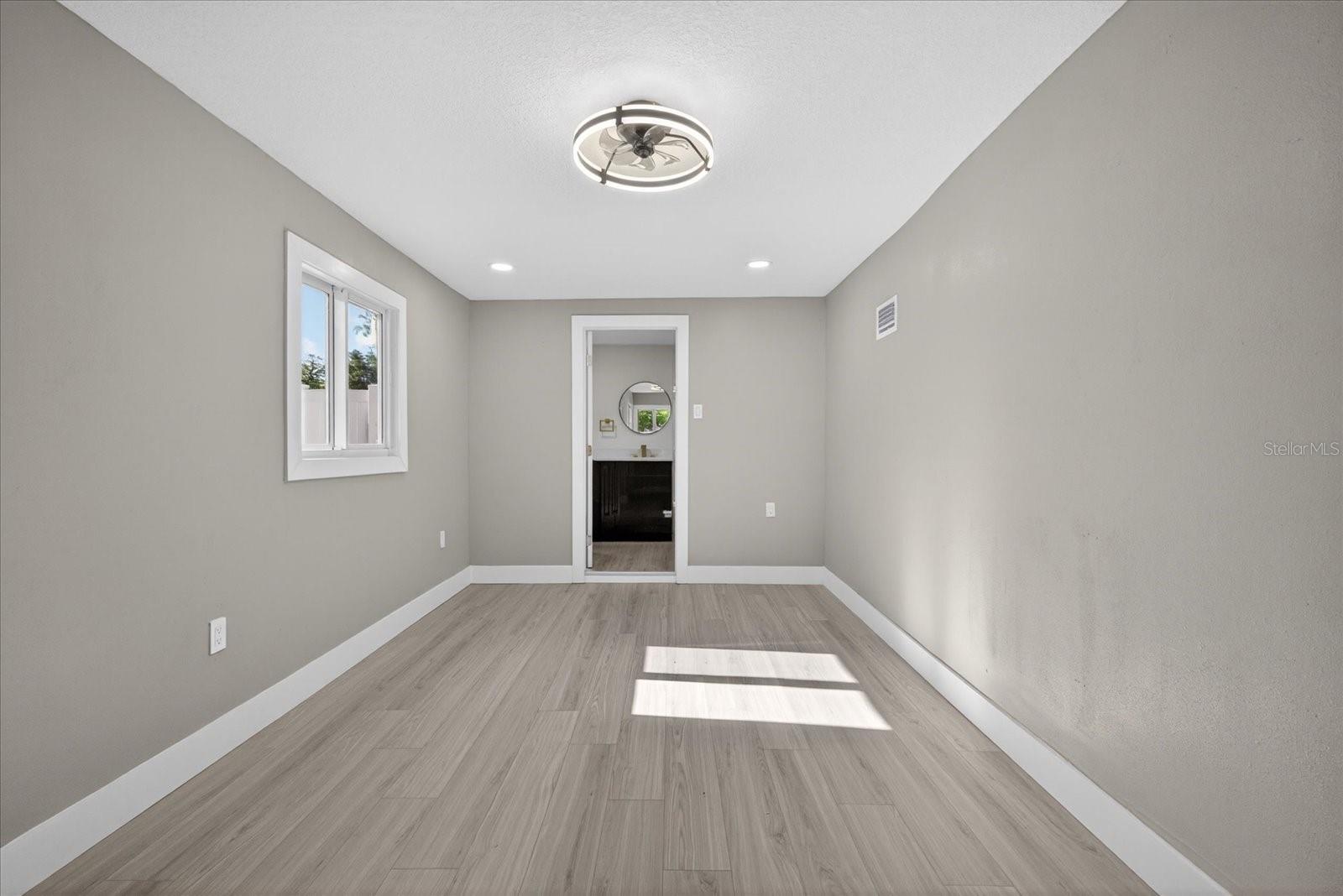 4005 E HENRY AVE, TAMPA, FL, 33610