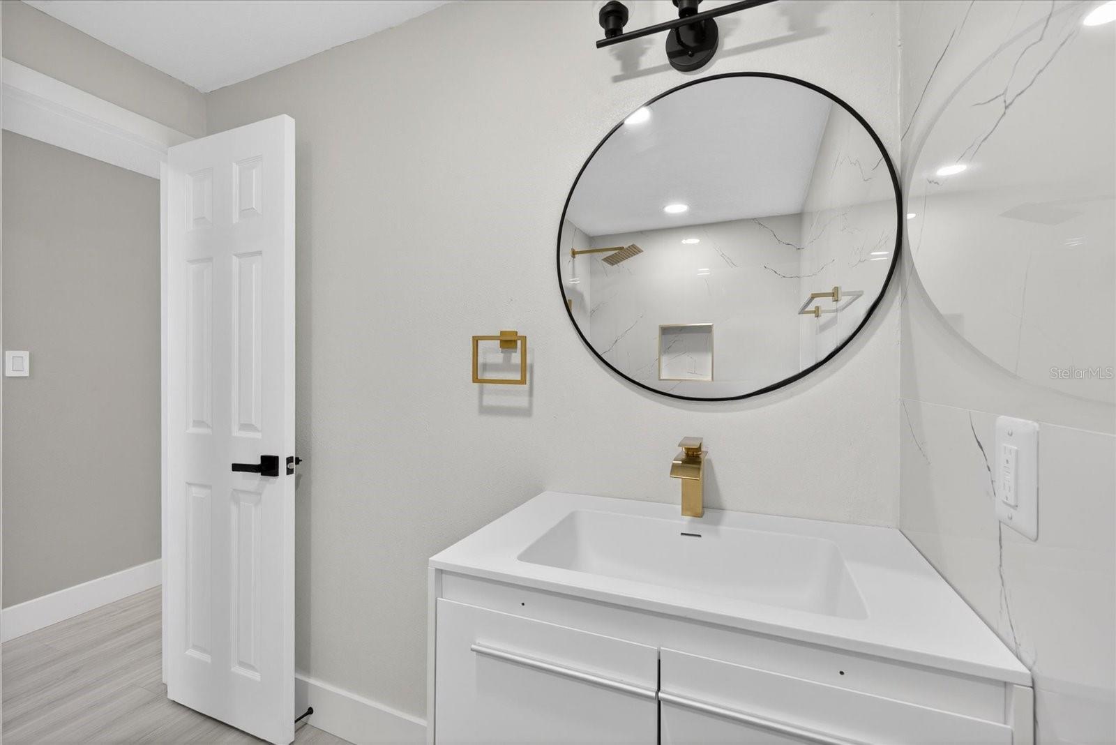 4005 E HENRY AVE, TAMPA, FL, 33610