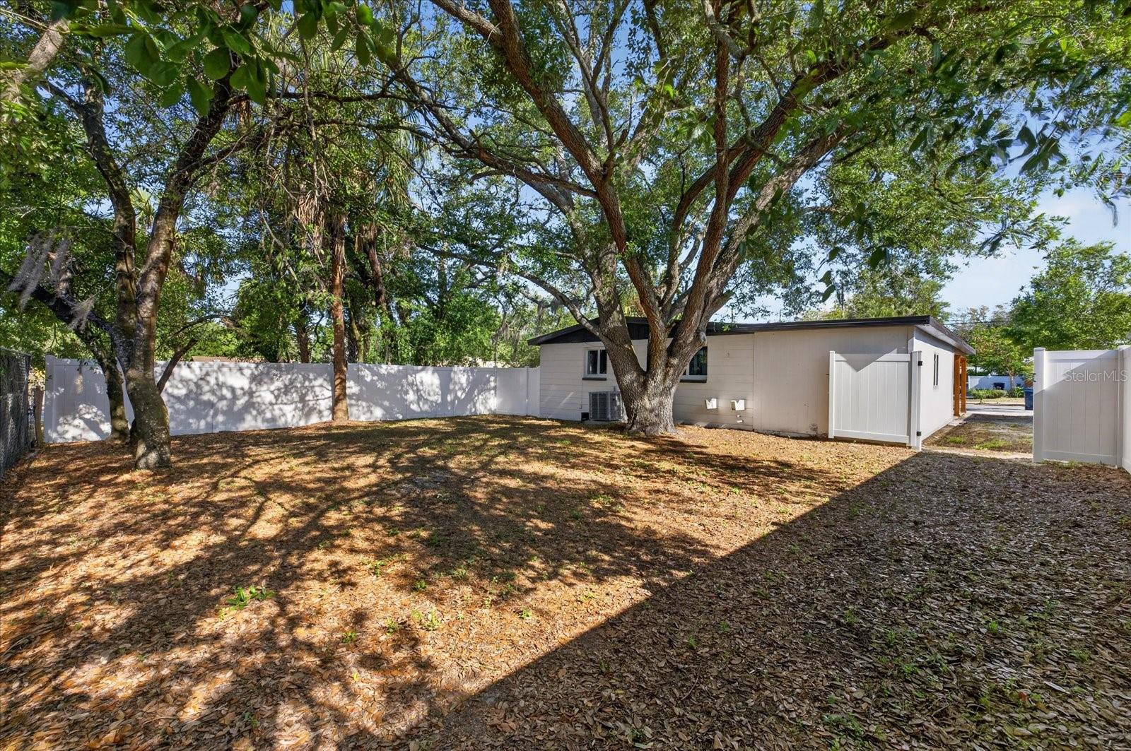 4005 E HENRY AVE, TAMPA, FL, 33610