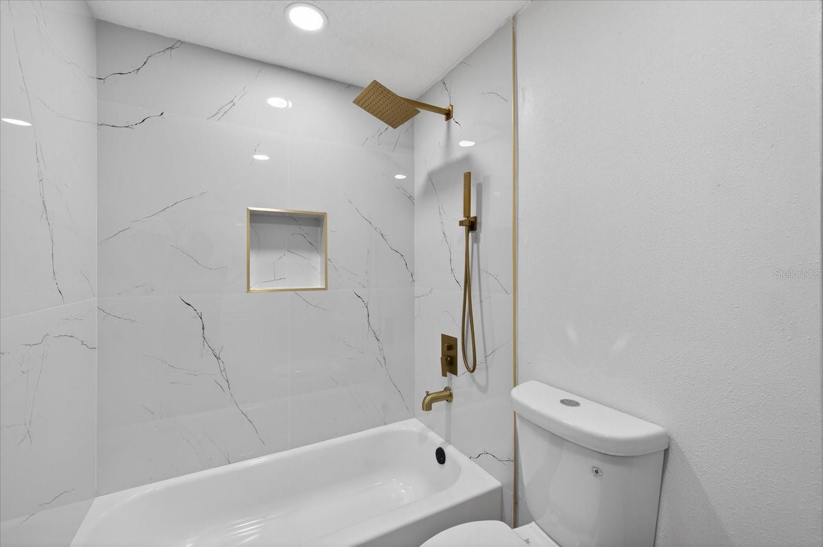 4005 E HENRY AVE, TAMPA, FL, 33610