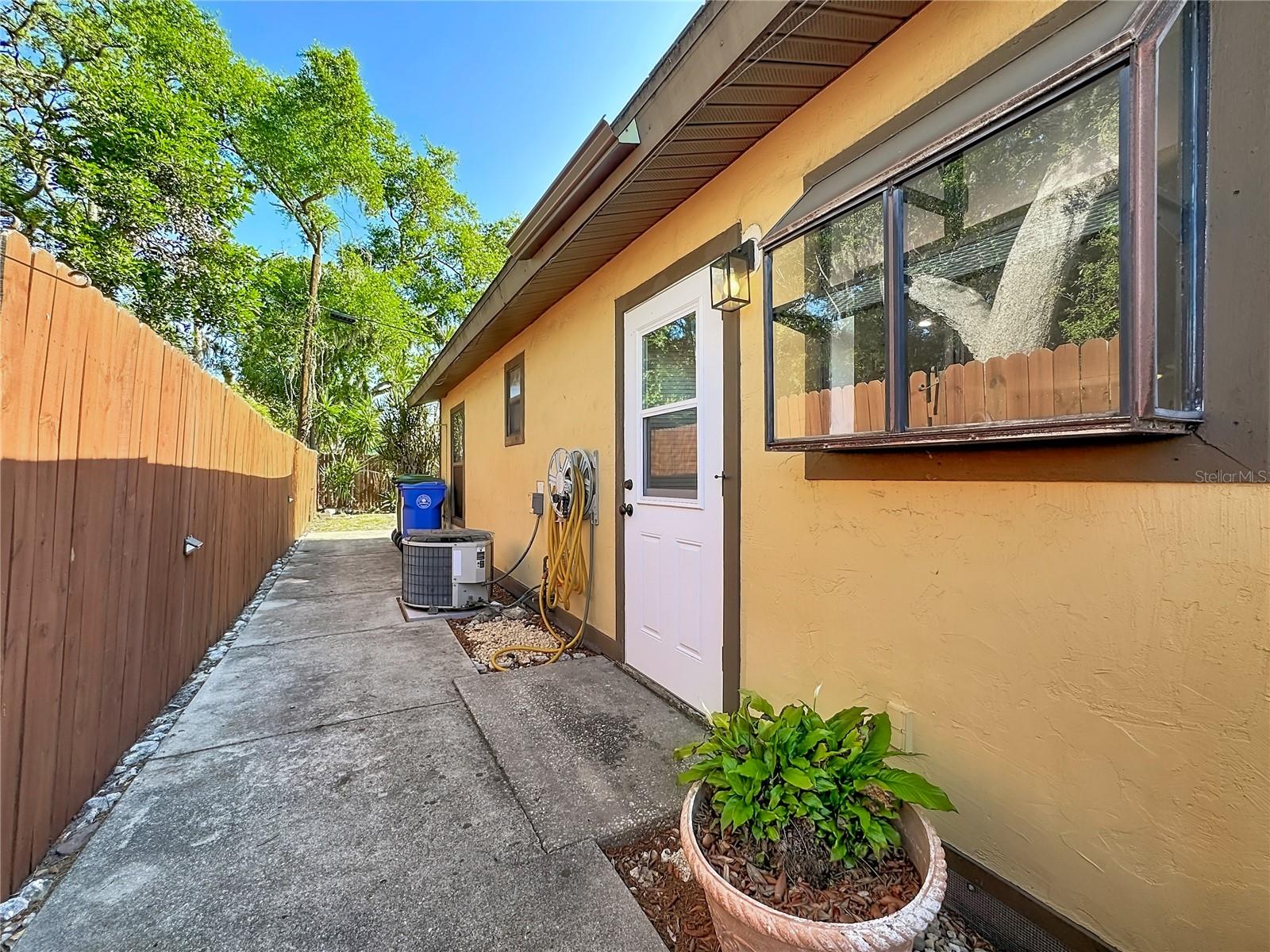 2006 7TH AVE W #B, BRADENTON, FL, 34205