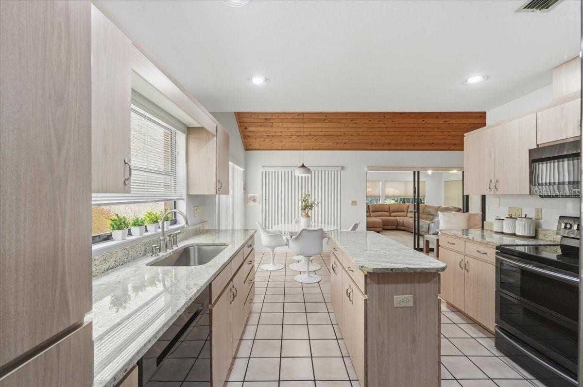 4135 CREEKWOOD LN, MULBERRY, FL, 33860