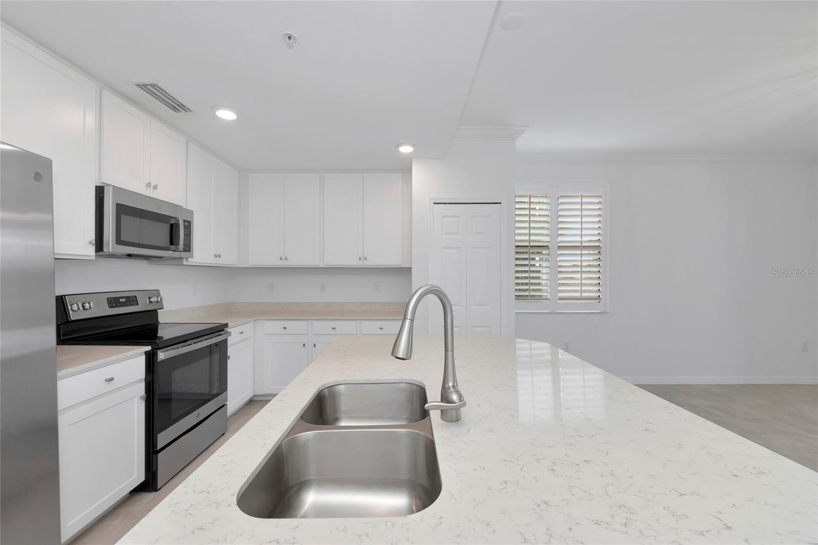 18008 GAWTHROP DR #101, LAKEWOOD RANCH, FL, 34211