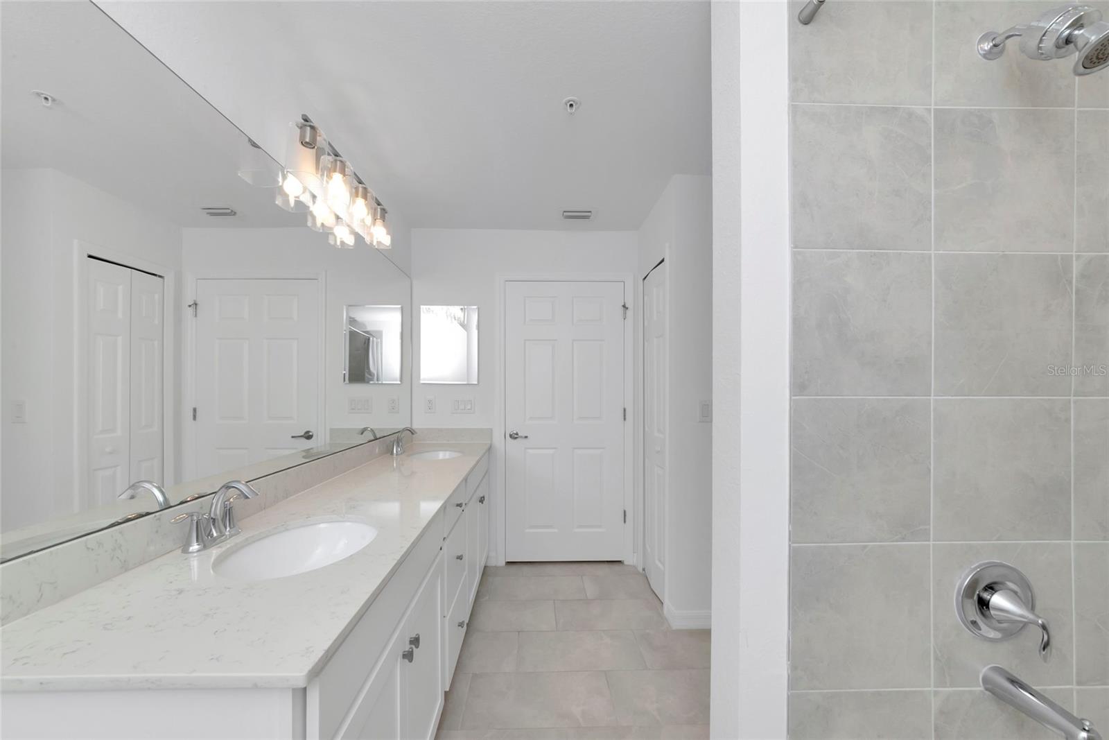 18008 GAWTHROP DR #101, LAKEWOOD RANCH, FL, 34211