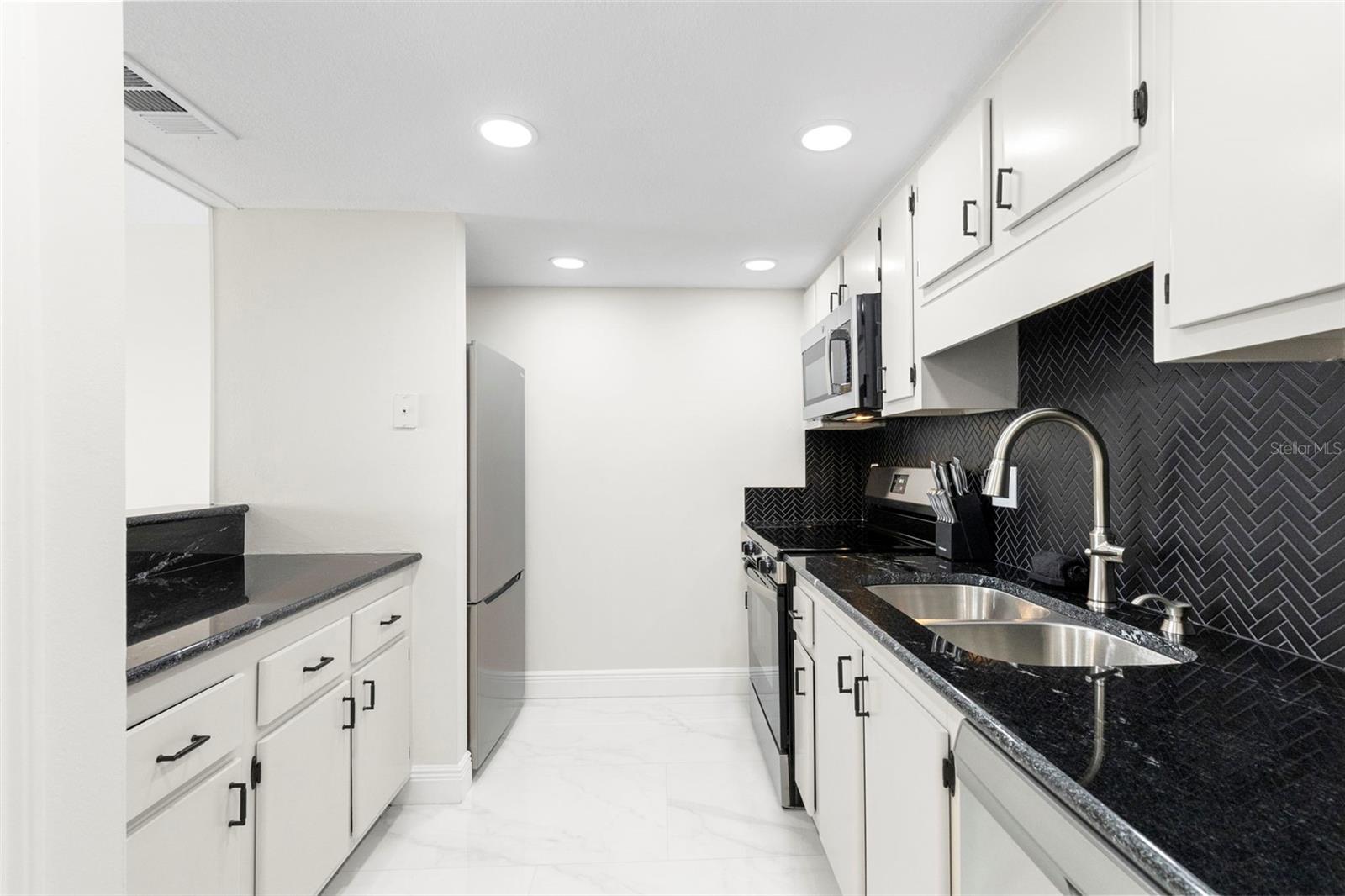 51 ISLAND WAY #608, CLEARWATER BEACH, FL, 33767