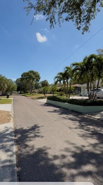 1700 COUNTRY CLUB RD N, ST PETERSBURG, FL, 33710
