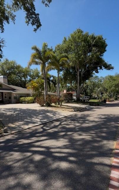 1700 COUNTRY CLUB RD N, ST PETERSBURG, FL, 33710