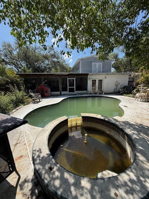 1700 COUNTRY CLUB RD N, ST PETERSBURG, FL, 33710