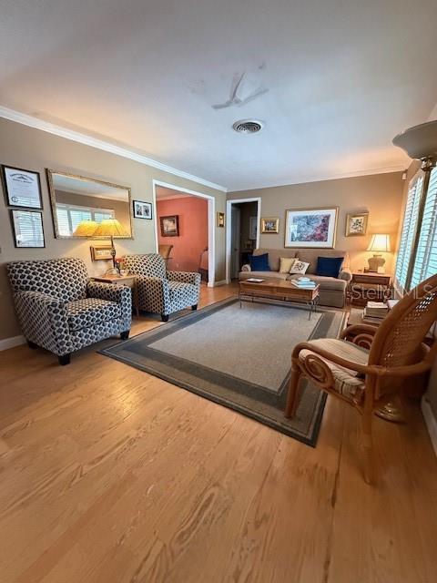 1700 COUNTRY CLUB RD N, ST PETERSBURG, FL, 33710