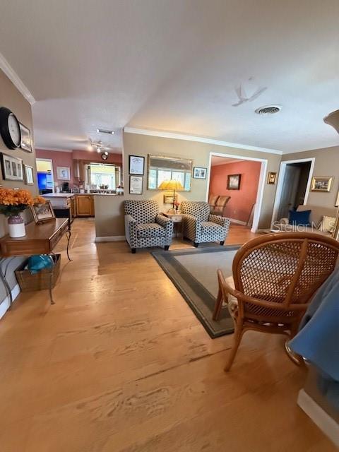 1700 COUNTRY CLUB RD N, ST PETERSBURG, FL, 33710