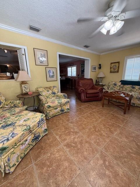 1700 COUNTRY CLUB RD N, ST PETERSBURG, FL, 33710