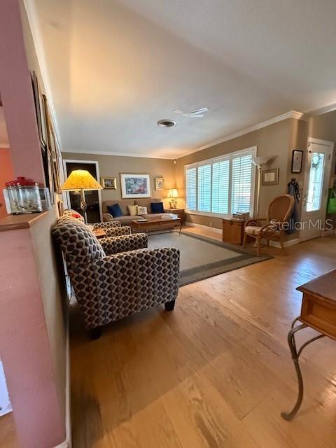 1700 COUNTRY CLUB RD N, ST PETERSBURG, FL, 33710