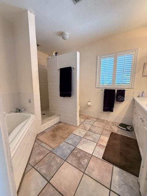 1700 COUNTRY CLUB RD N, ST PETERSBURG, FL, 33710