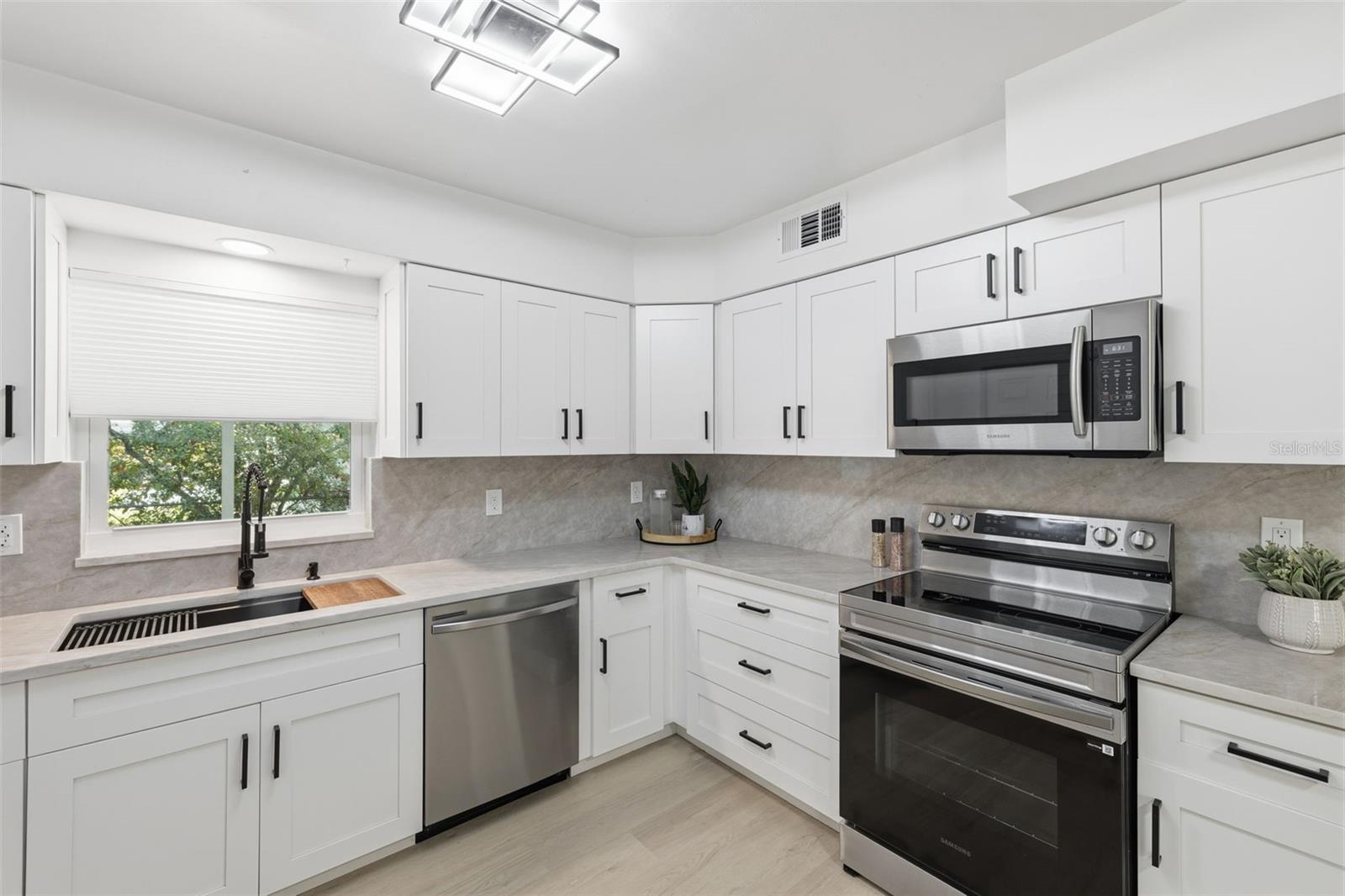 6011 WILSHIRE DR, TAMPA, FL, 33615