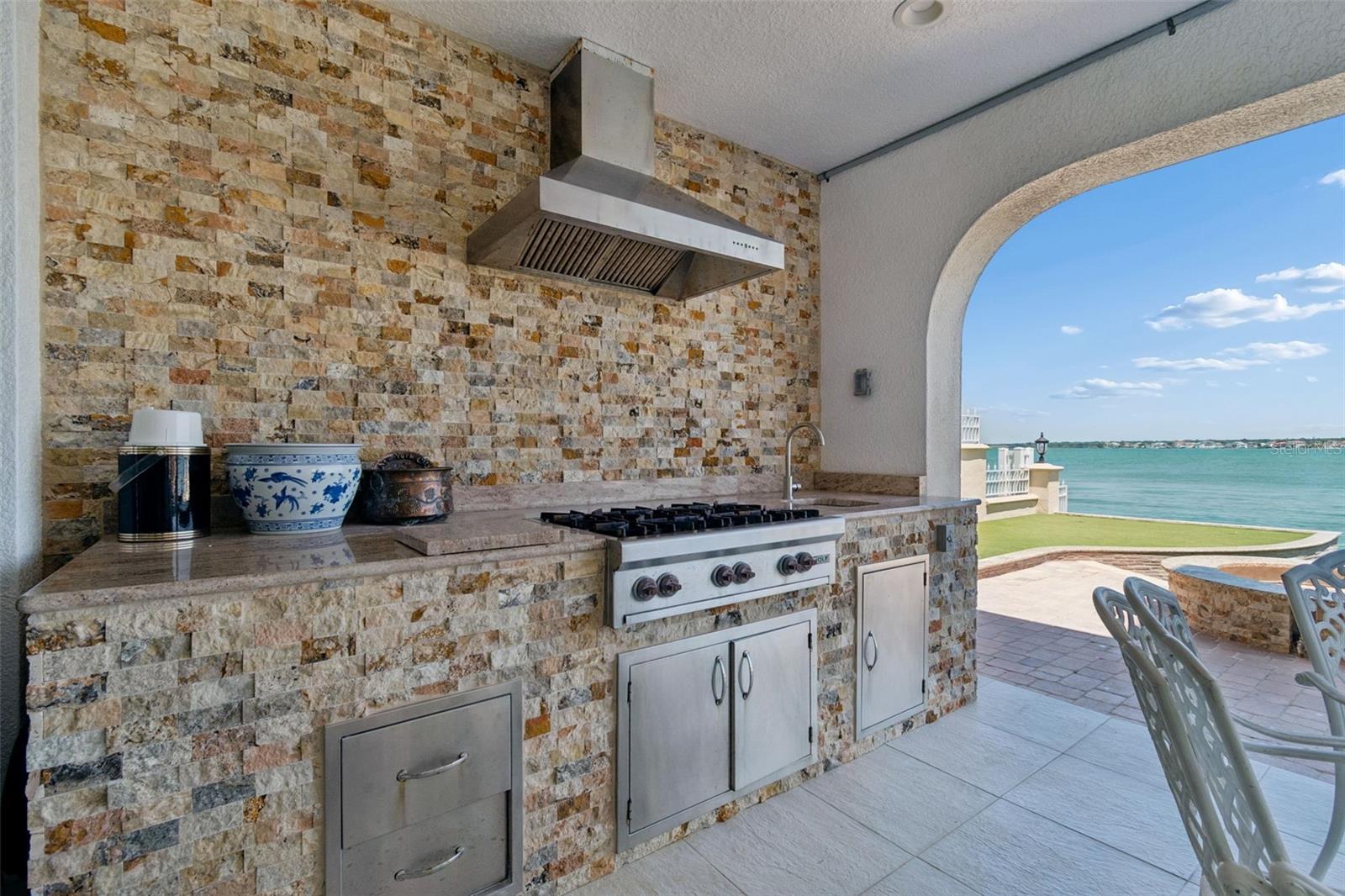 1203 BAY DR, BELLEAIR BEACH, FL, 33786