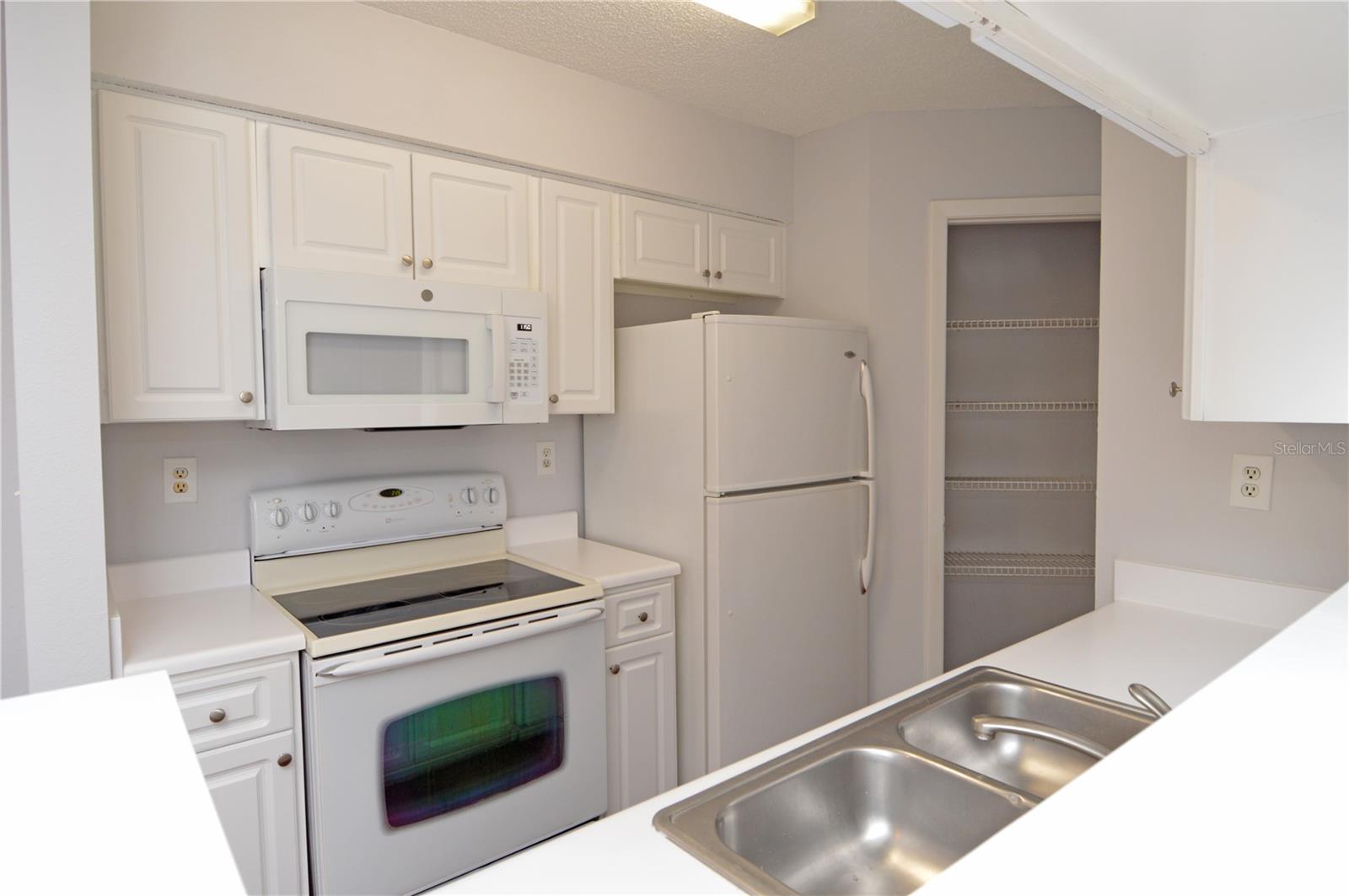 8641 FANCY FINCH DR #204, TAMPA, FL, 33614