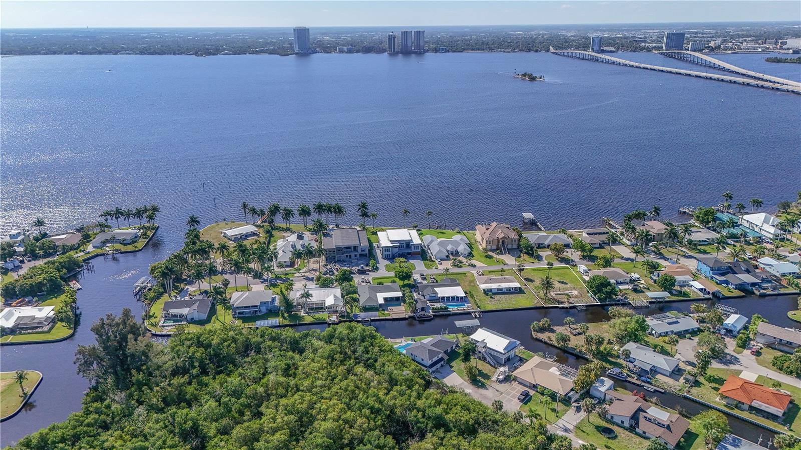 116 E NORTH SHORE AVE, NORTH FORT MYERS, FL, 33917