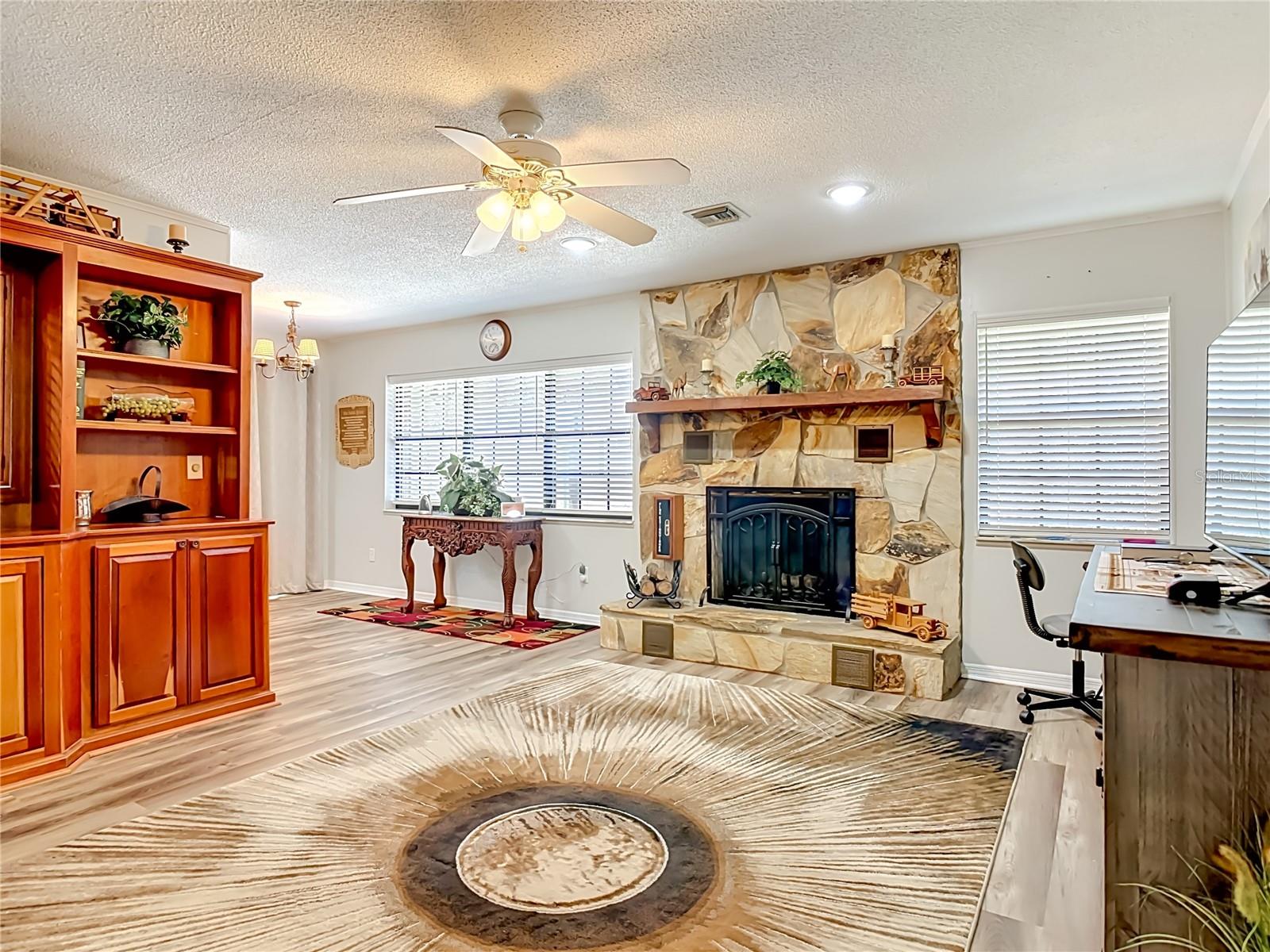 17819 PALM ST, UMATILLA, FL, 32784