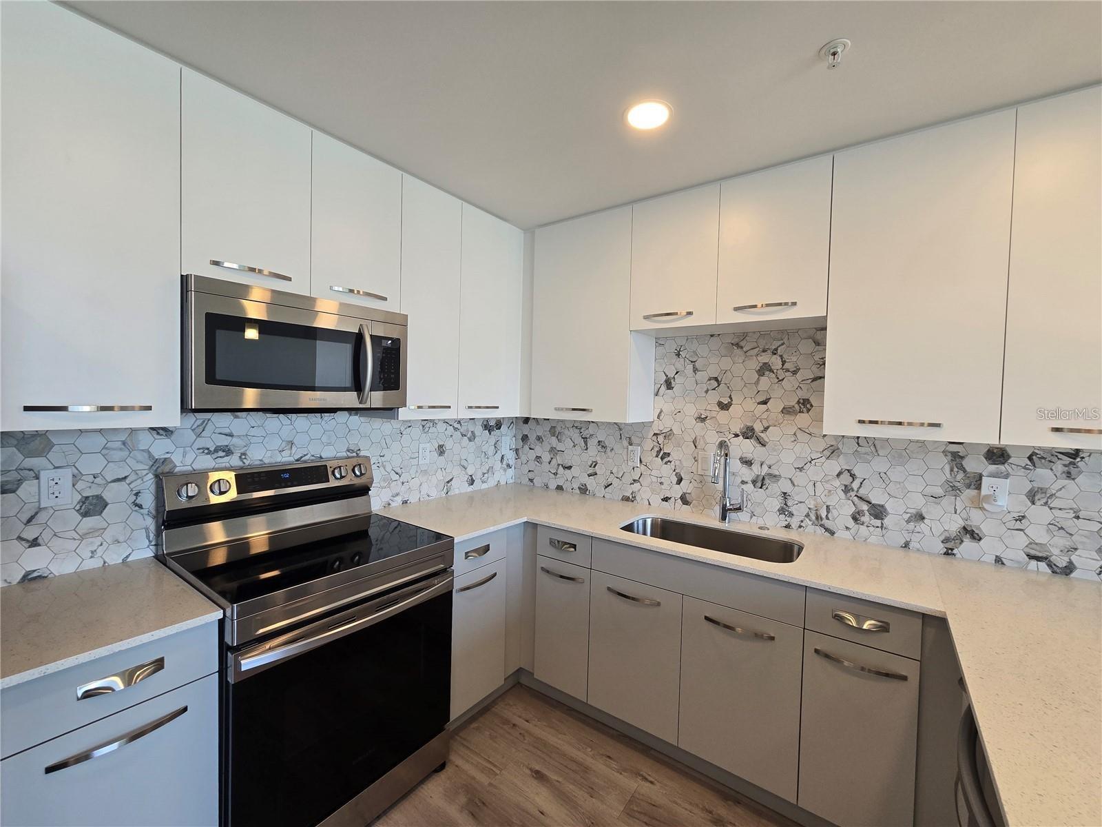 1703 N TAMIAMI TRL #B504, SARASOTA, FL, 34234