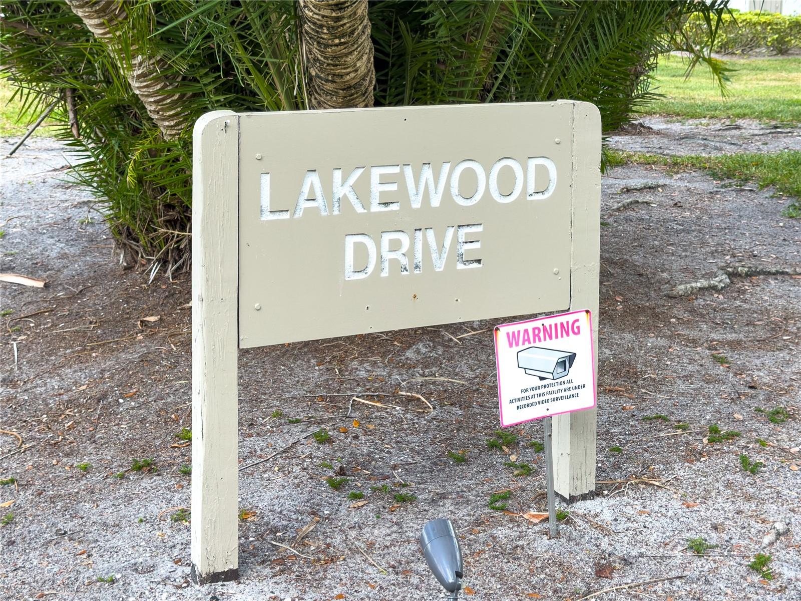 220 LAKEWOOD DR, BRADENTON, FL, 34210
