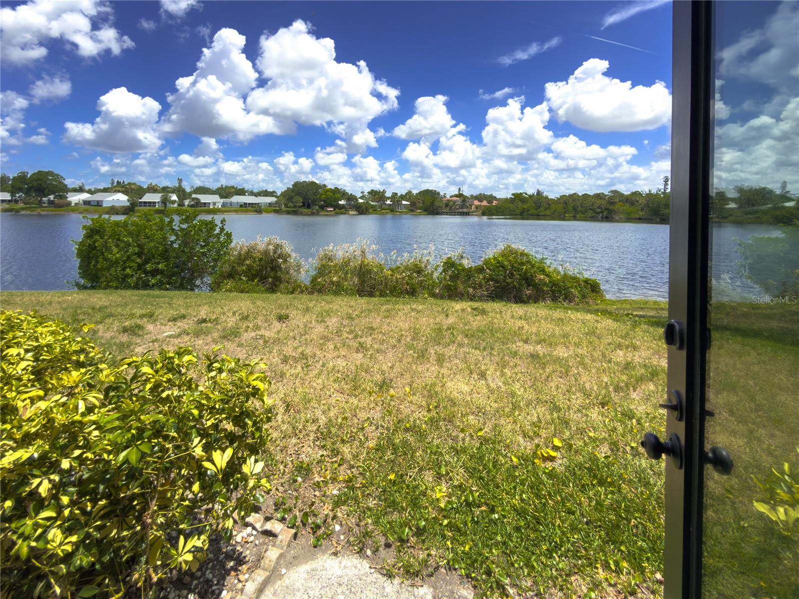 220 LAKEWOOD DR, BRADENTON, FL, 34210