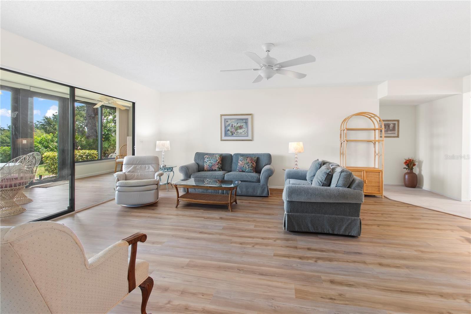 220 LAKEWOOD DR, BRADENTON, FL, 34210