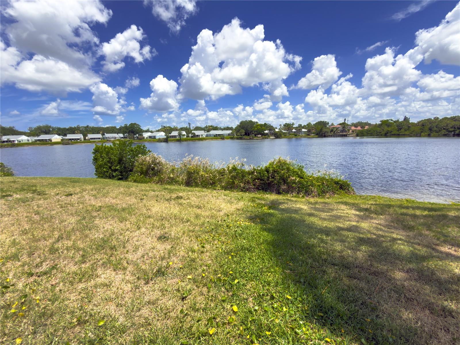 220 LAKEWOOD DR, BRADENTON, FL, 34210