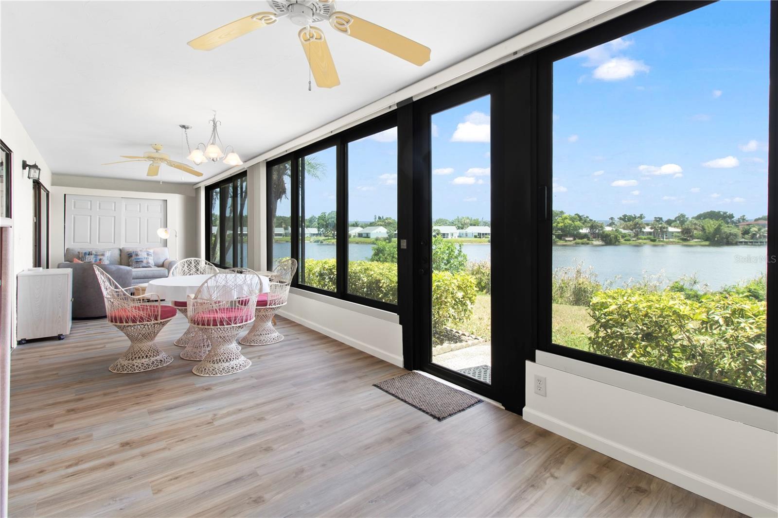 220 LAKEWOOD DR, BRADENTON, FL, 34210