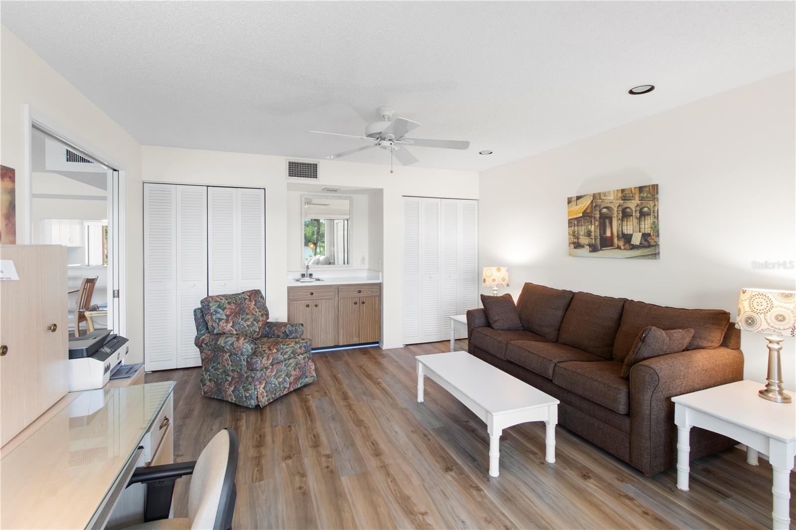 220 LAKEWOOD DR, BRADENTON, FL, 34210